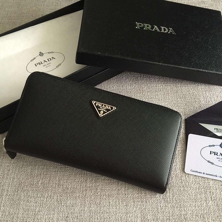 prada男士單拉鏈皮夾，型號2M1317，銀色三角標，”黑色”十字紋牛皮高仿a貨